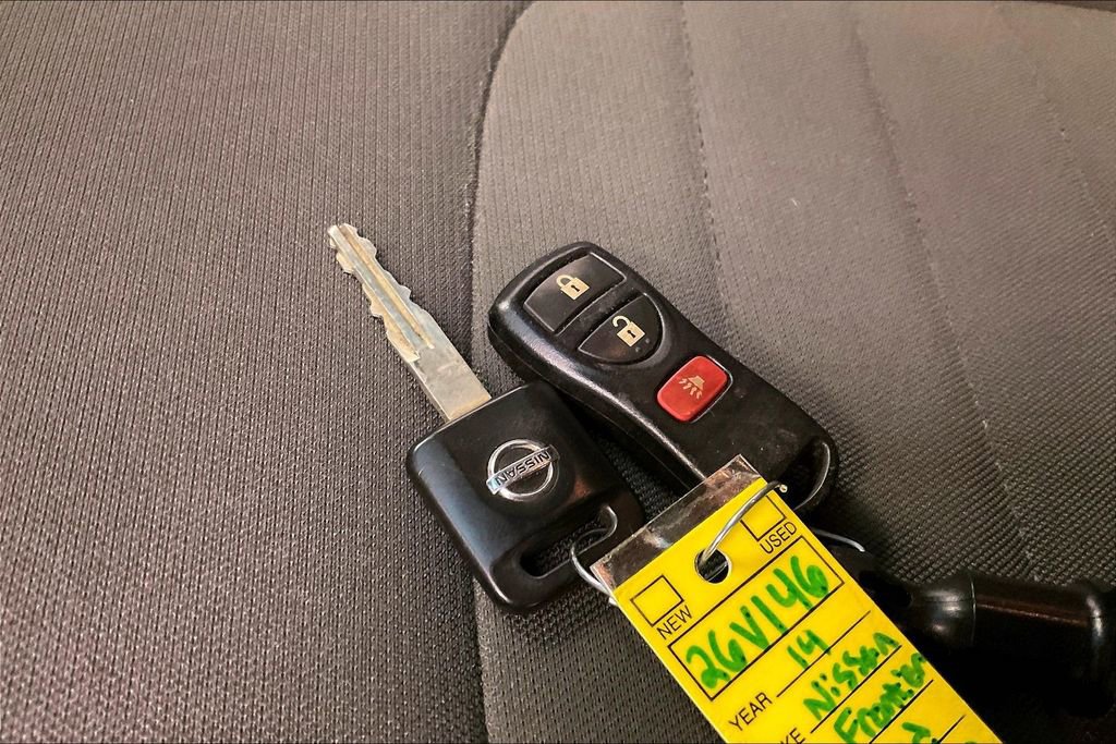 Used 2014 Nissan Frontier PRO-4X image 8