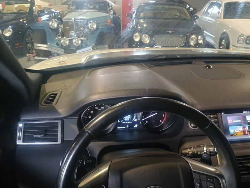 Used 2019 Land Rover Discovery Sport SE AWD/4WD image 17