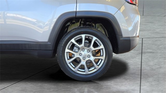 Used 2022 Jeep Compass Latitude image 28
