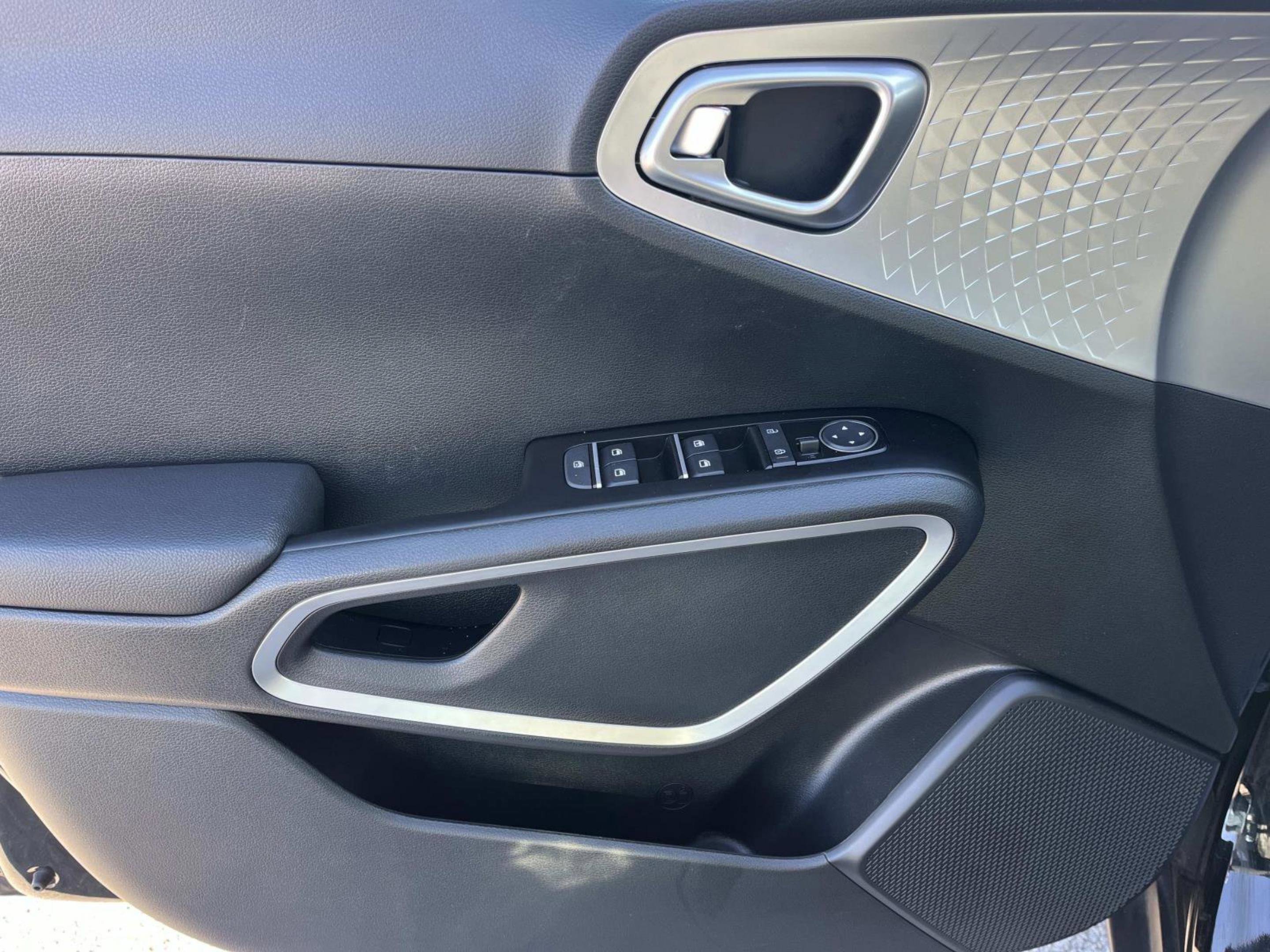 Used 2025 Kia Soul LX w/ LX Technology Package image 26