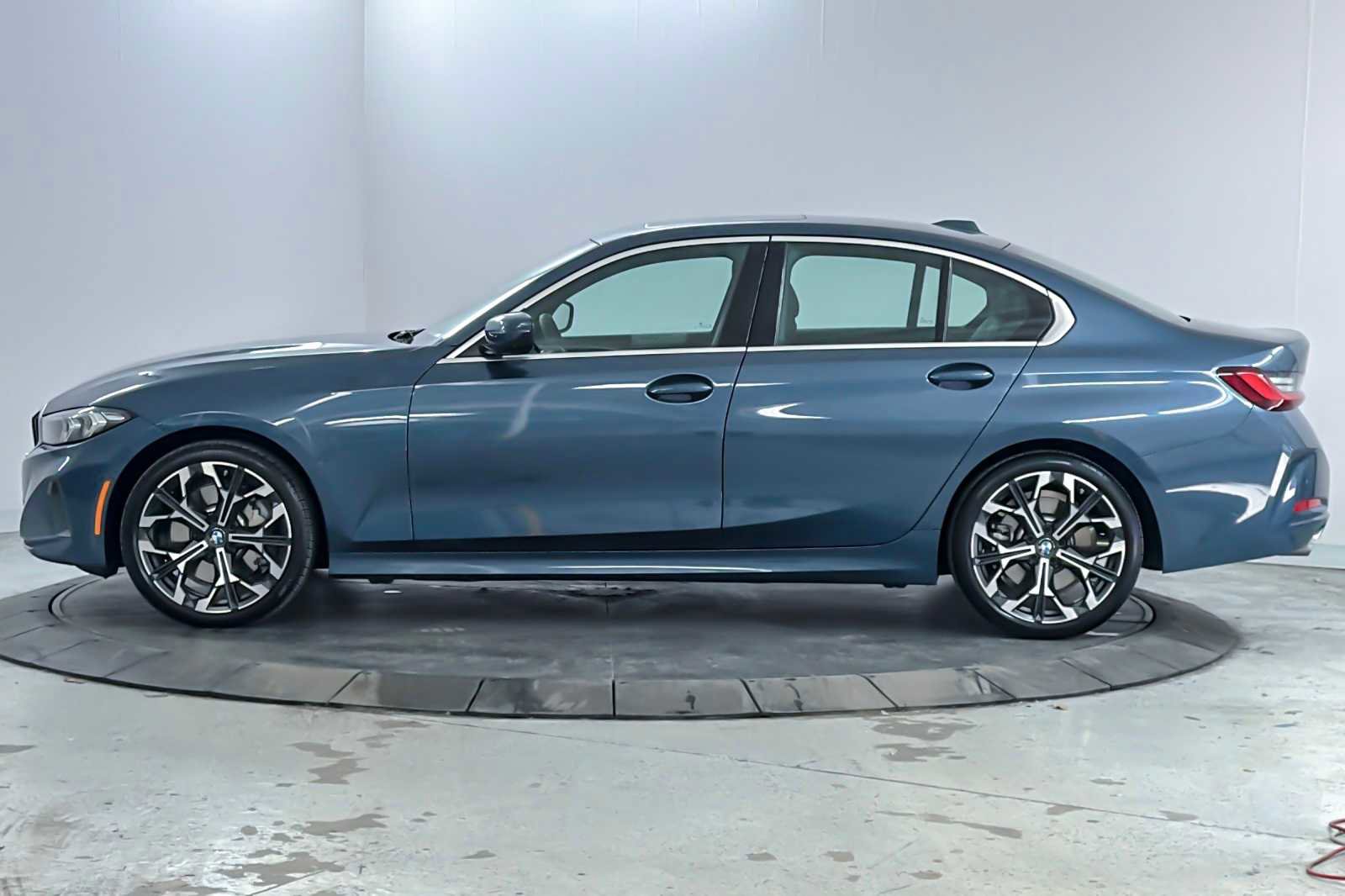 Used 2025 BMW 330i Sedan w/ Premium Package image 5
