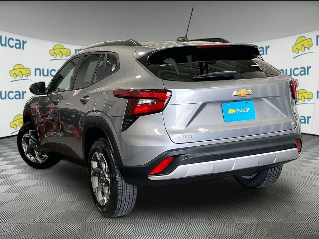 Used 2025 Chevrolet Trax LT w/ LT Convenience Package FWD image 4
