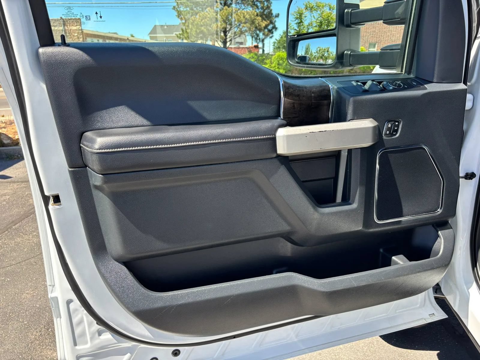 Used 2022 Ford F250 Lariat w/ Lariat Value Package AWD/4WD image 9