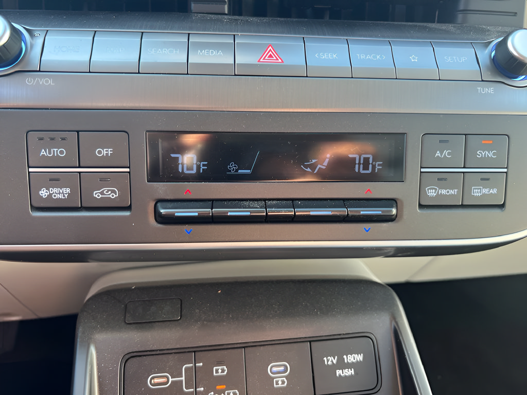 Used 2024 Hyundai Kona SEL FWD image 28