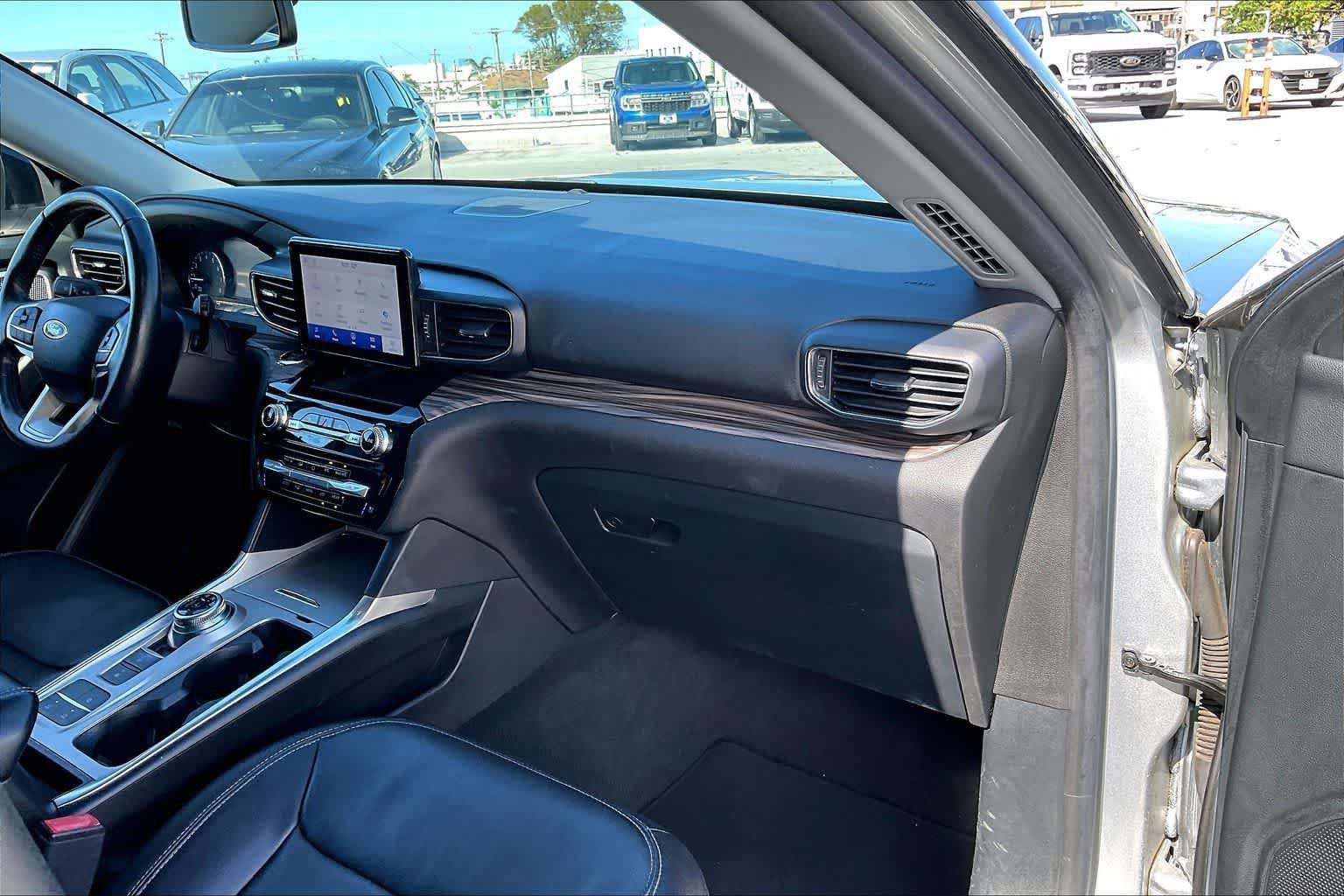 Used 2022 Ford Explorer Limited w/ Equipment Group 301A RWD image 23
