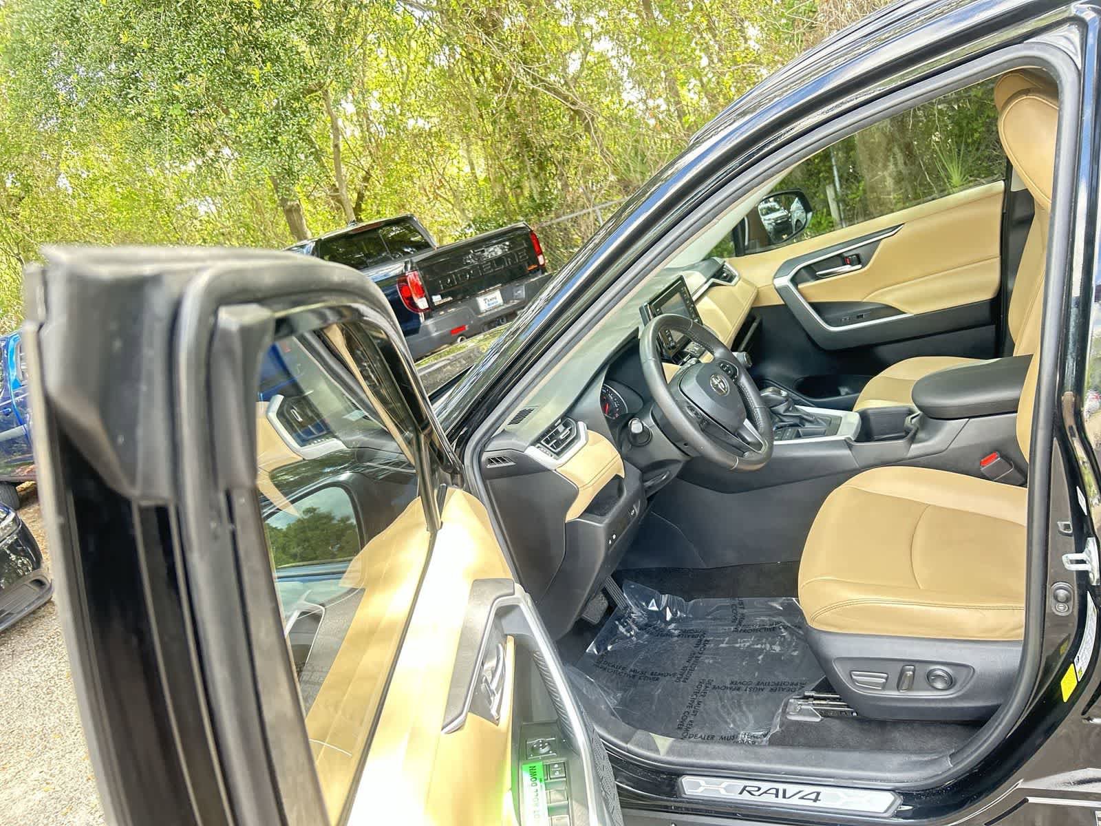 Used 2022 Toyota RAV4 XLE Premium FWD image 10