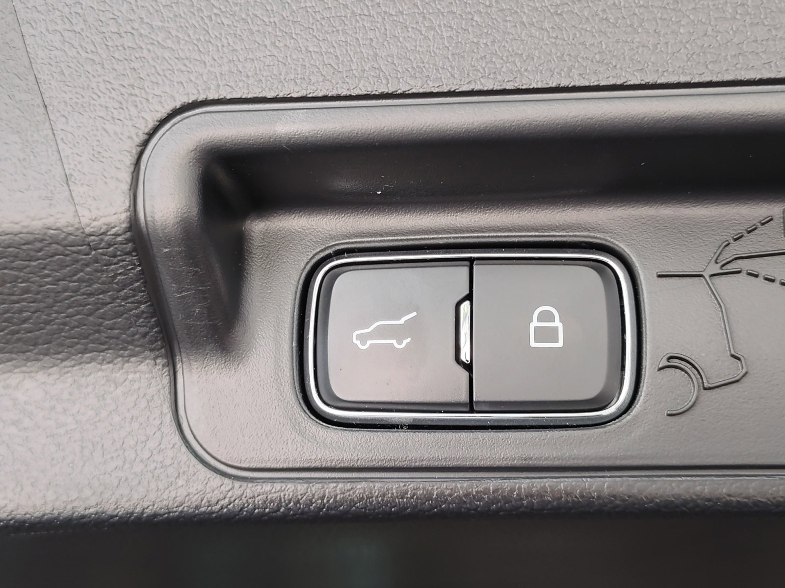 Used 2024 Ford Explorer XLT w/ Equipment Group 202A AWD/4WD image 34