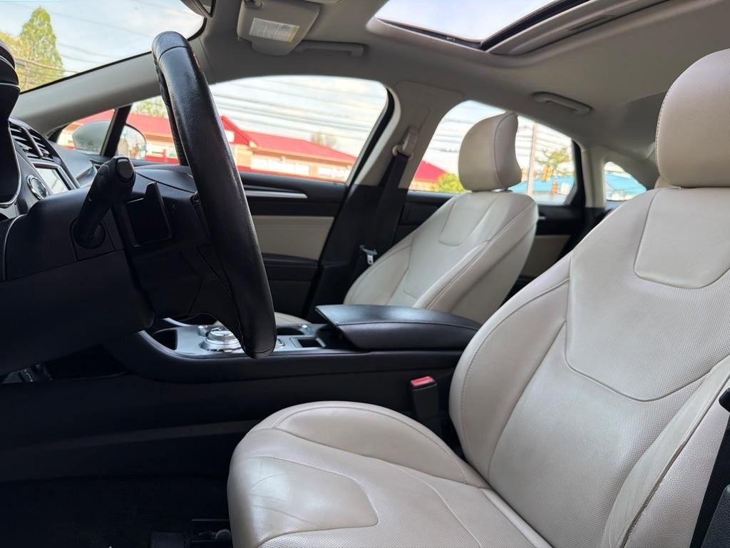 Used 2017 Ford Fusion Titanium AWD/4WD image 19