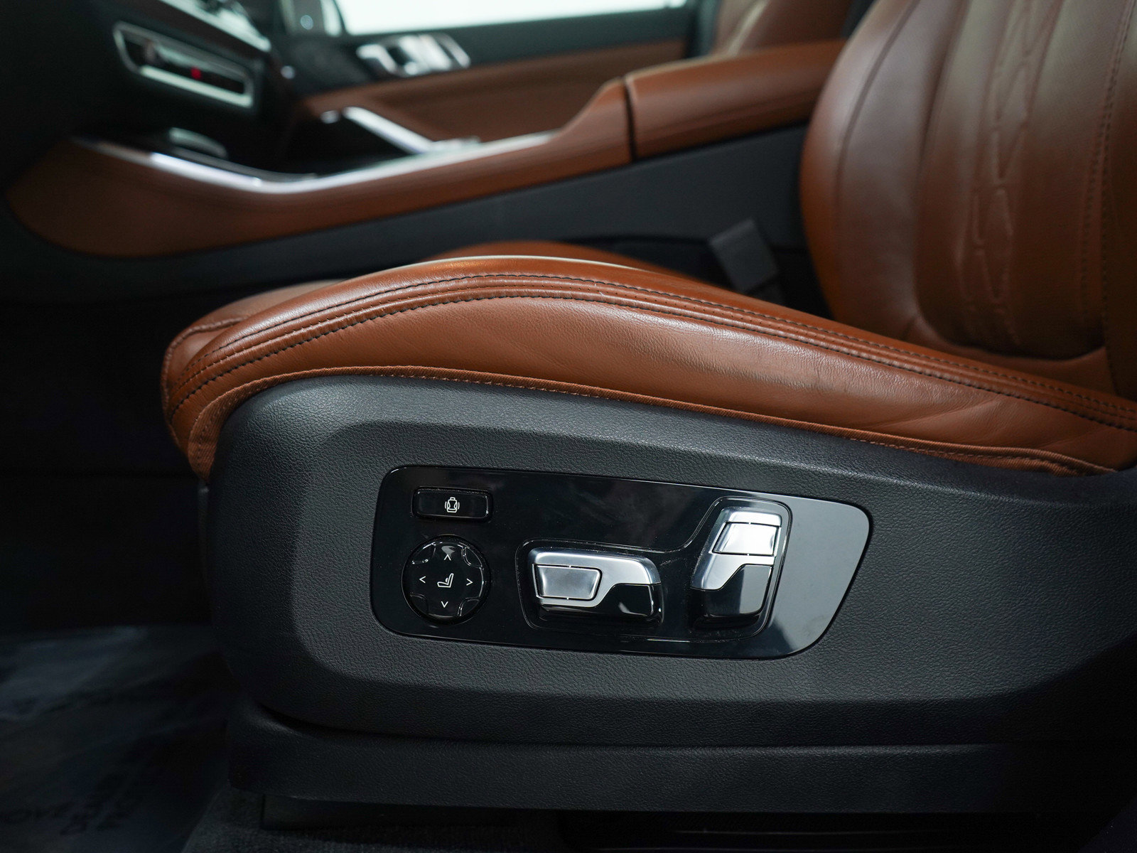 Used 2024 BMW X5 M60i AWD/4WD image 24