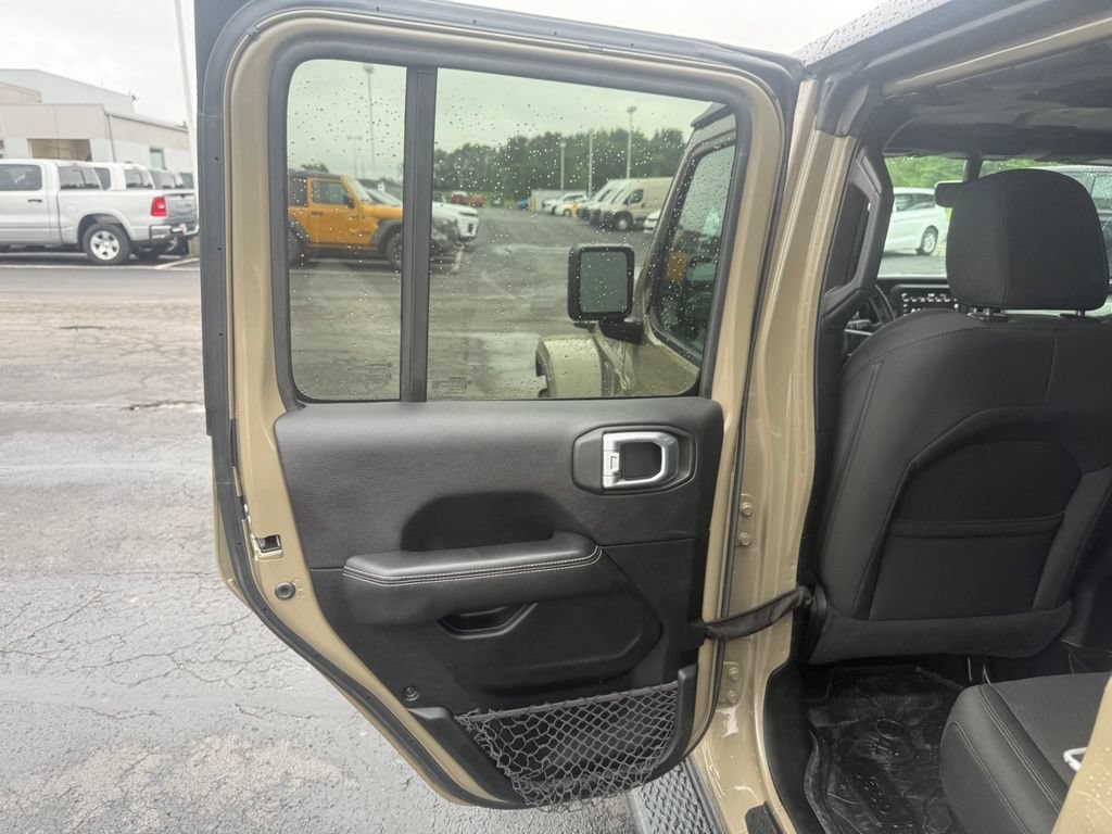 Certified 2020 Jeep Gladiator Overland AWD/4WD image 44
