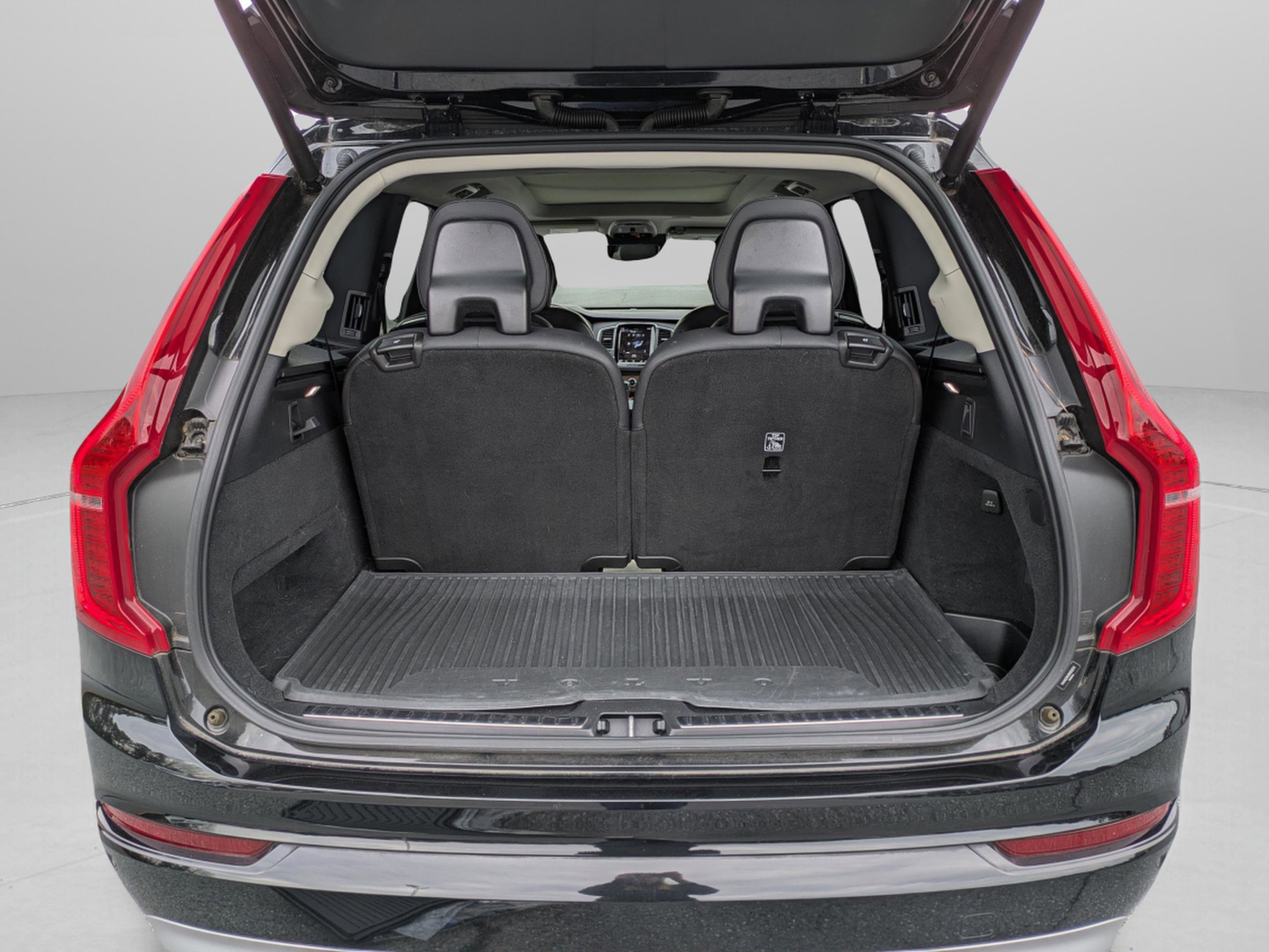 Used 2022 Volvo XC90 T6 Momentum w/ Climate Package image 9