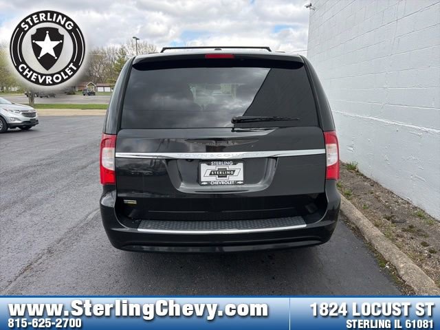 Used 2014 Chrysler Town & Country Touring FWD image 4