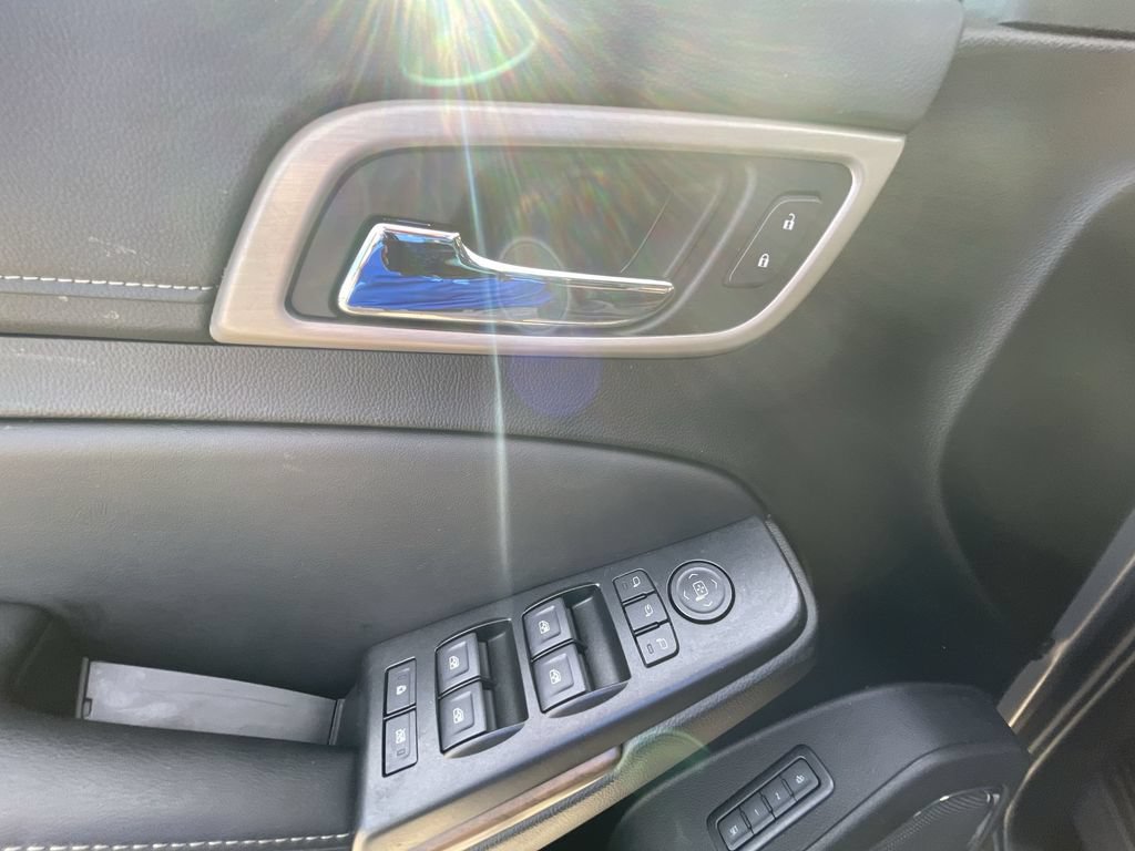 Certified 2019 GMC Yukon Denali w/ Denali Ultimate Package RWD image 16