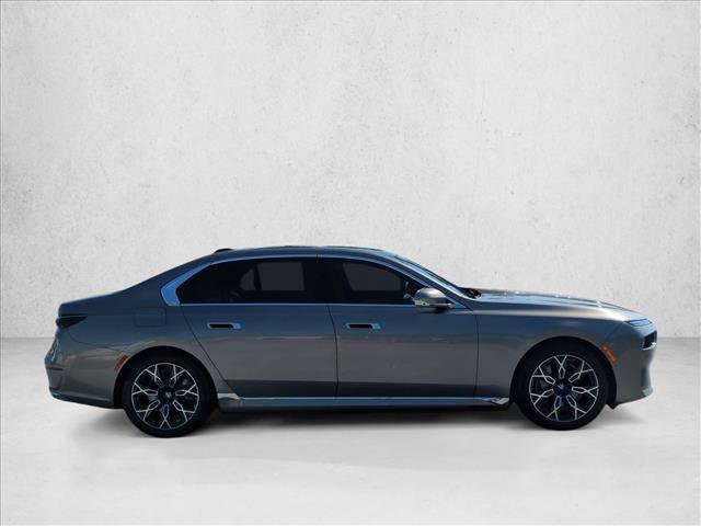 Used 2025 BMW i7 xDrive60 RWD image 4