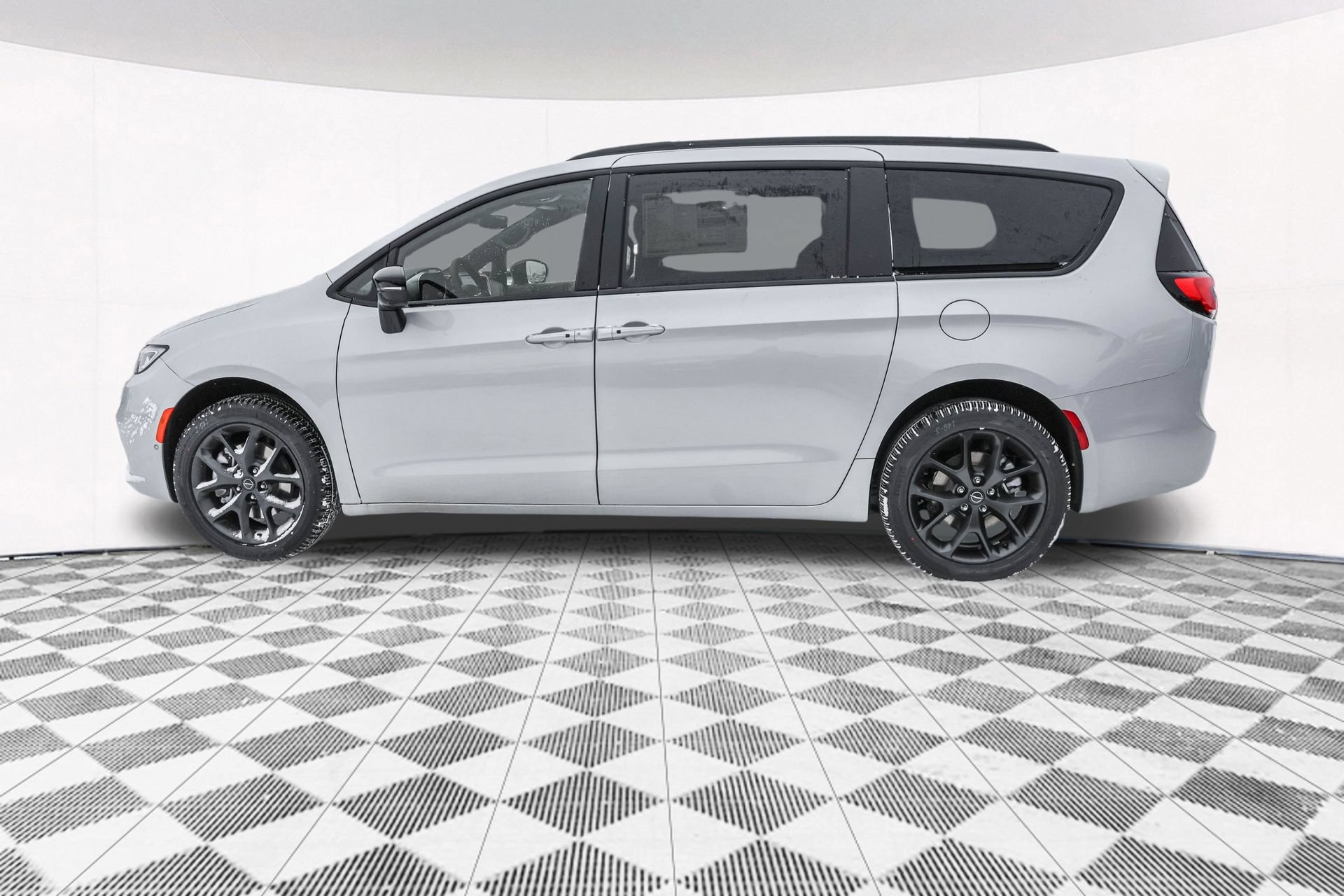 New 2026 Chrysler Pacifica Limited w/ S Appearance Package AWD/4WD image 8