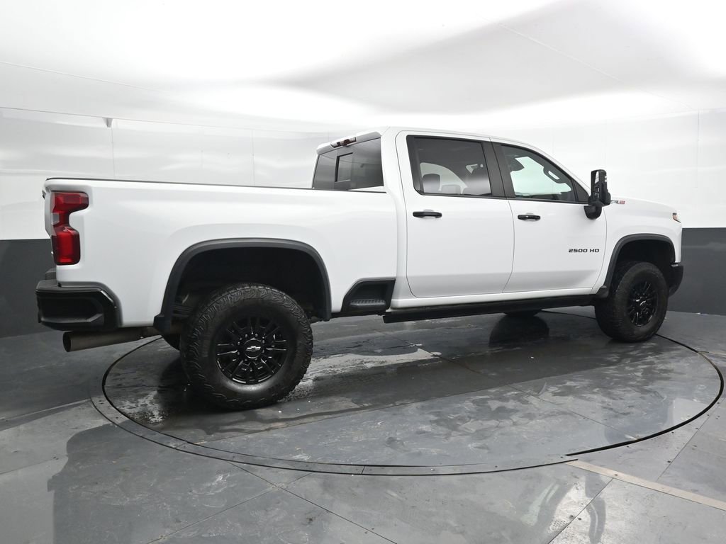 Used 2024 Chevrolet Silverado 2500 ZR2 w/ Technology Package image 2
