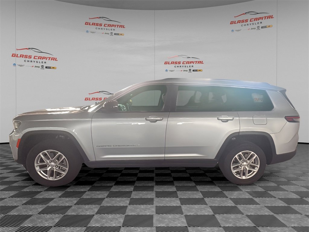 Used 2024 Jeep Grand Cherokee L Laredo image 4