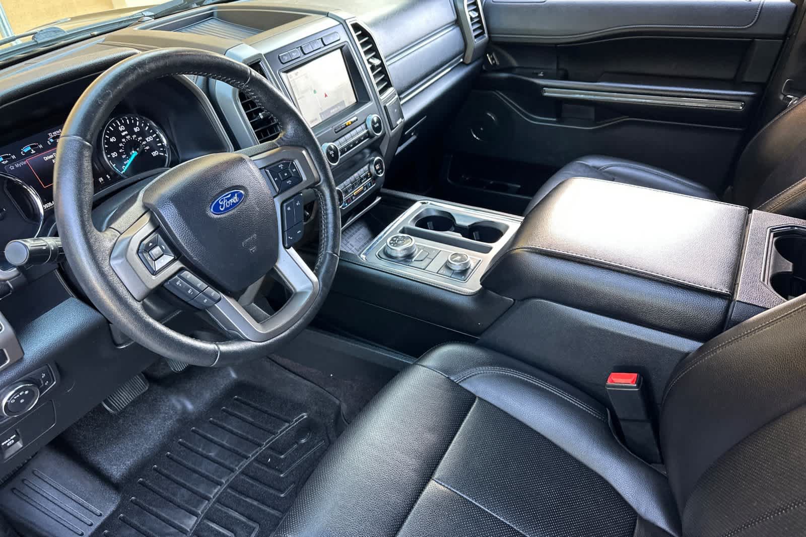 Used 2020 Ford Expedition XLT w/ Equipment Group 202A AWD/4WD image 9
