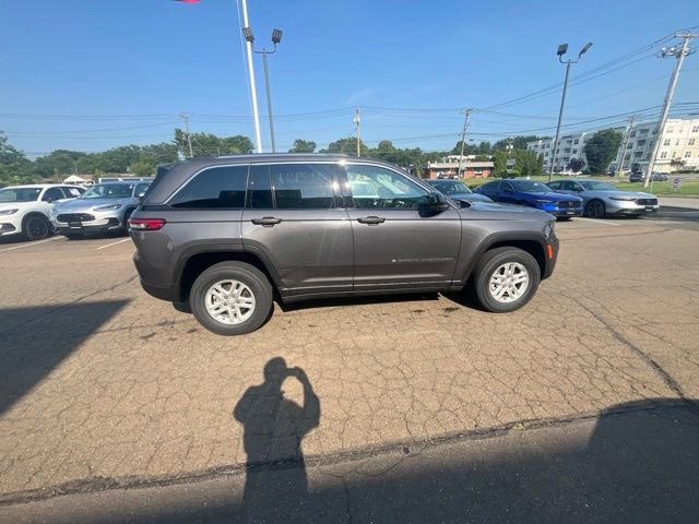 Used 2023 Jeep Grand Cherokee Laredo AWD/4WD image 19