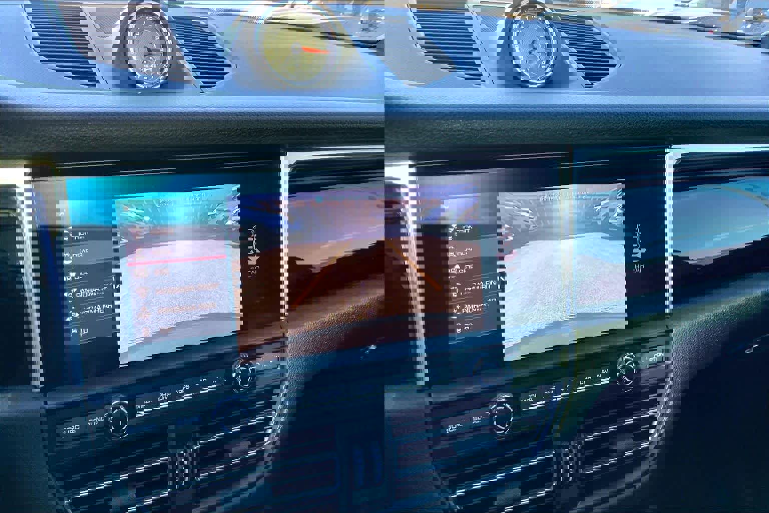 Used 2021 Porsche Macan S image 24