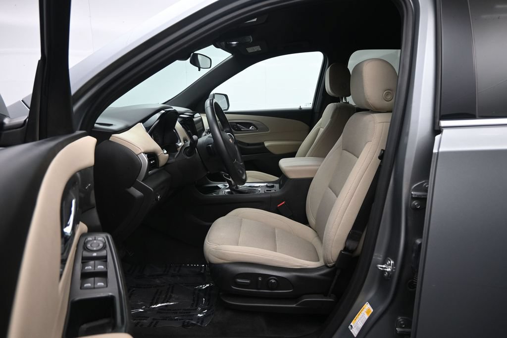 Used 2023 Chevrolet Traverse LT w/ LPO, Cargo Package AWD/4WD image 23