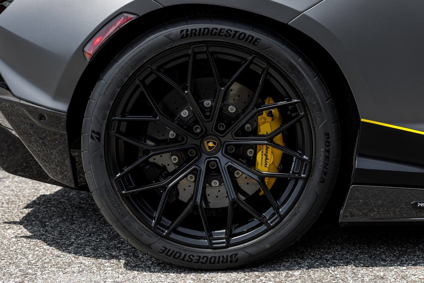 Used 2025 Lamborghini Revuelto AWD/4WD image 18