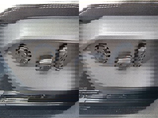 Certified 2025 Volkswagen Taos SE image 18