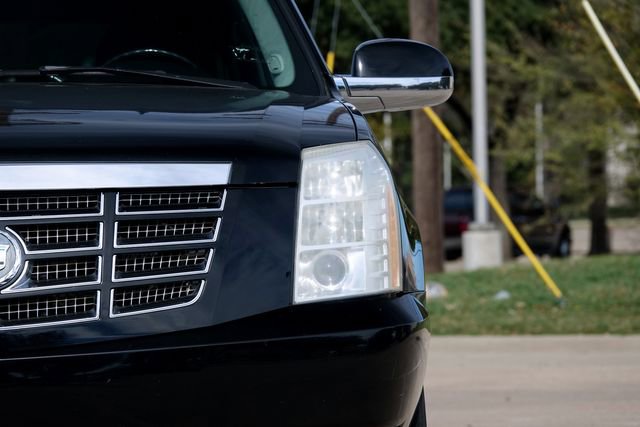 Used 2007 Cadillac Escalade 2WD w/ Information Package image 8