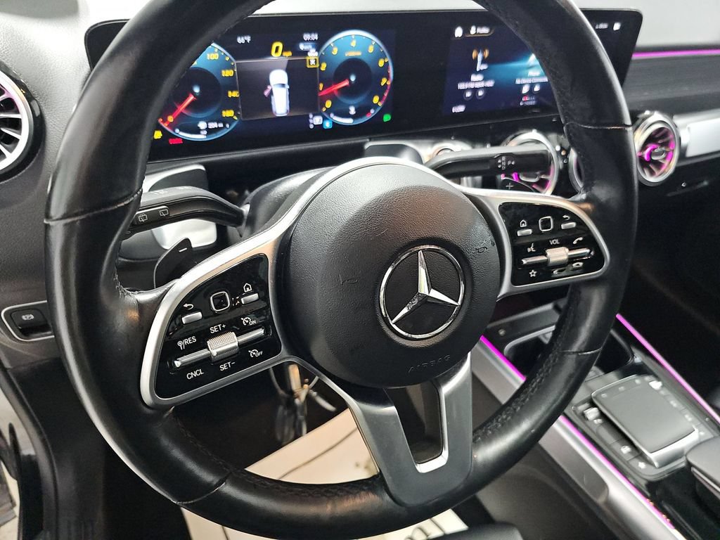 Used 2023 Mercedes-Benz GLB 250 4MATIC w/ Premium Package image 10