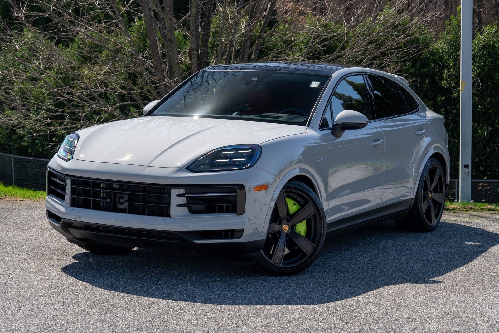 Certified 2025 Porsche Cayenne S w/ Premium Package Plus AWD/4WD image 2