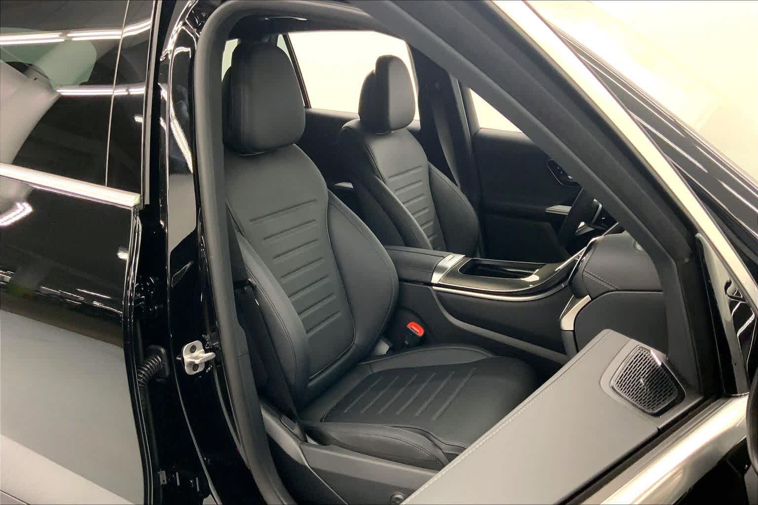 Used 2026 Mercedes-Benz GLC 300 image 2