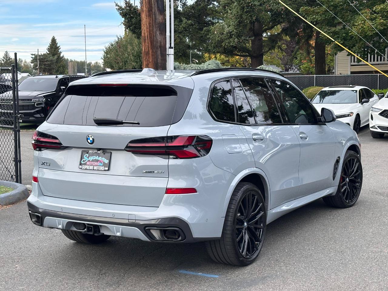 Used 2025 BMW X5 xDrive40i w/ M Sport Package AWD/4WD image 29