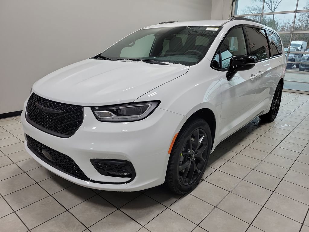 New 2026 Chrysler Pacifica Select w/ S Appearance Package AWD/4WD image 2
