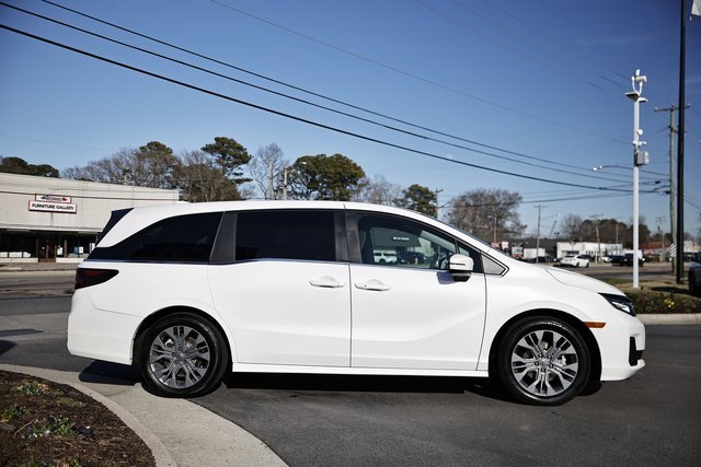 Certified 2025 Honda Odyssey Touring image 8