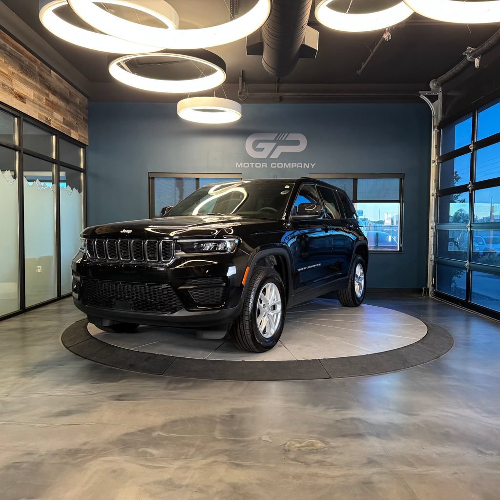 Used 2025 Jeep Grand Cherokee Laredo X w/ Luxury Tech Group I AWD/4WD image 7