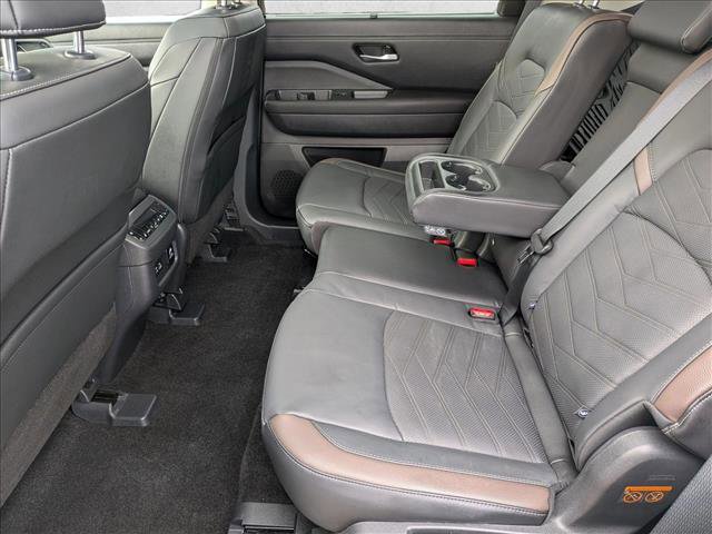 Used 2025 Nissan Pathfinder Platinum w/ Cargo Package image 18