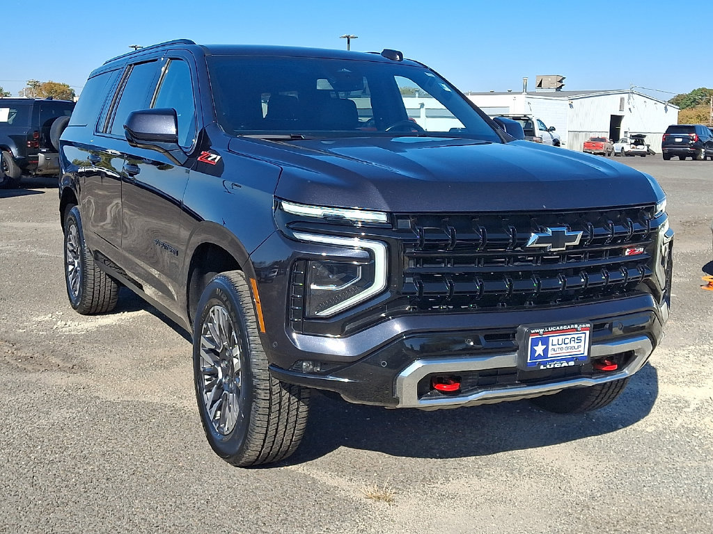 Used 2025 Chevrolet Suburban Z71 AWD/4WD image 2