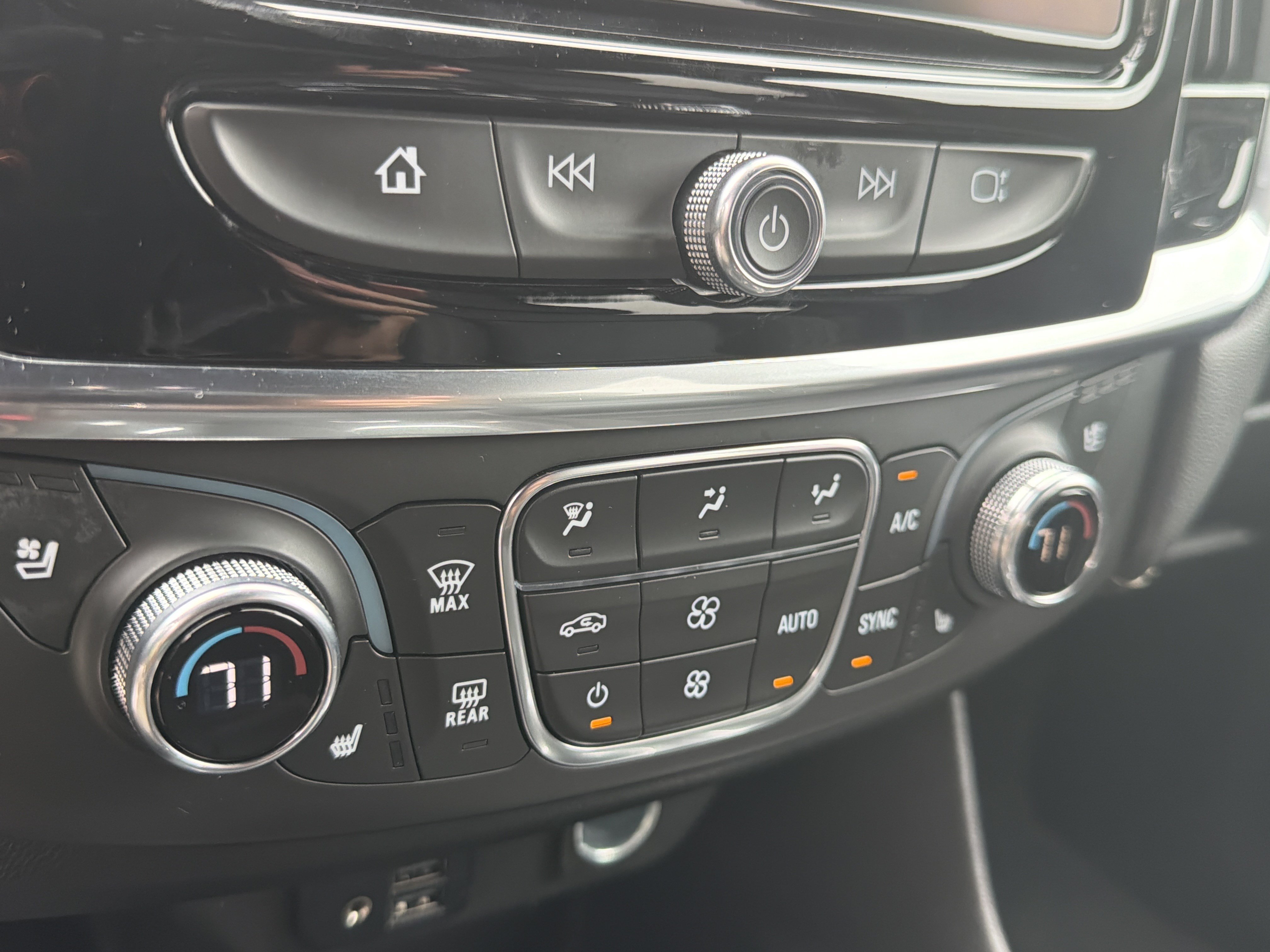 Certified 2023 Chevrolet Traverse Premier FWD image 27
