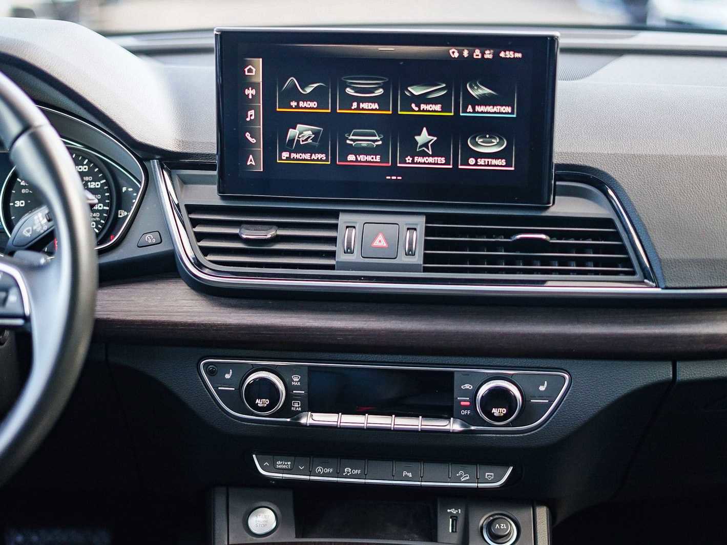 Used 2023 Audi Q5 Premium w/ Convenience Package image 16