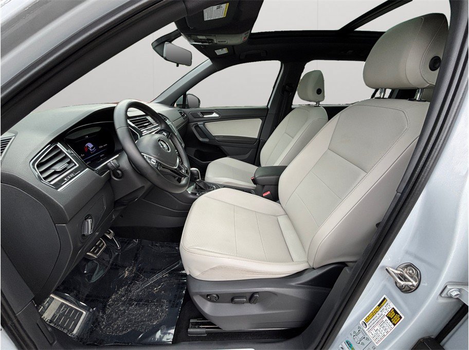 Used 2019 Volkswagen Tiguan SEL R-Line FWD image 2