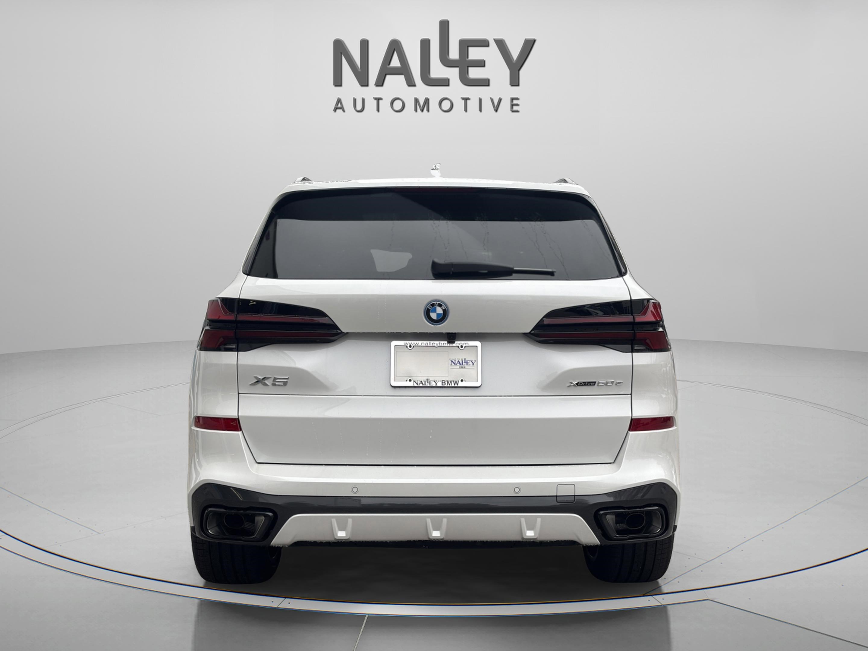 Used 2026 BMW X5 xDrive50e w/ M Sport Package image 4