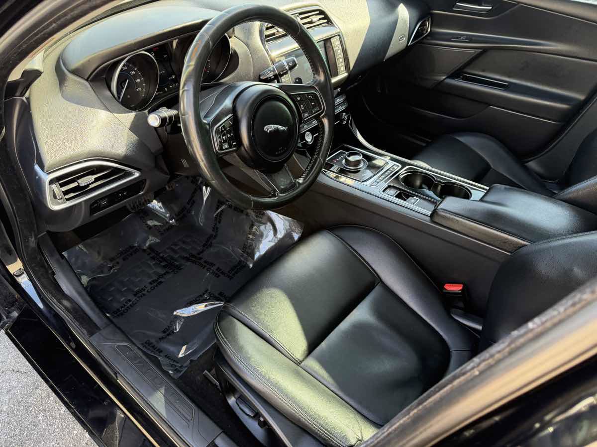 Used 2017 Jaguar XE Premium image 8