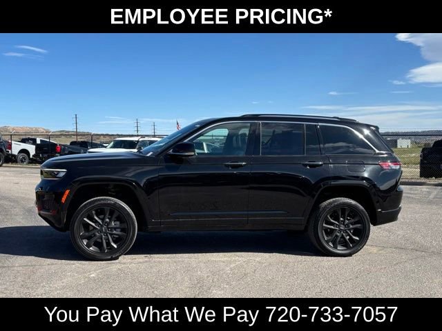 Used 2022 Jeep Grand Cherokee Overland w/ Luxury Tech Group IV AWD/4WD image 2