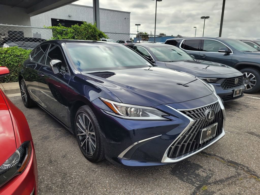 Used 2024 Lexus ES 300h w/ Premium Package image 3