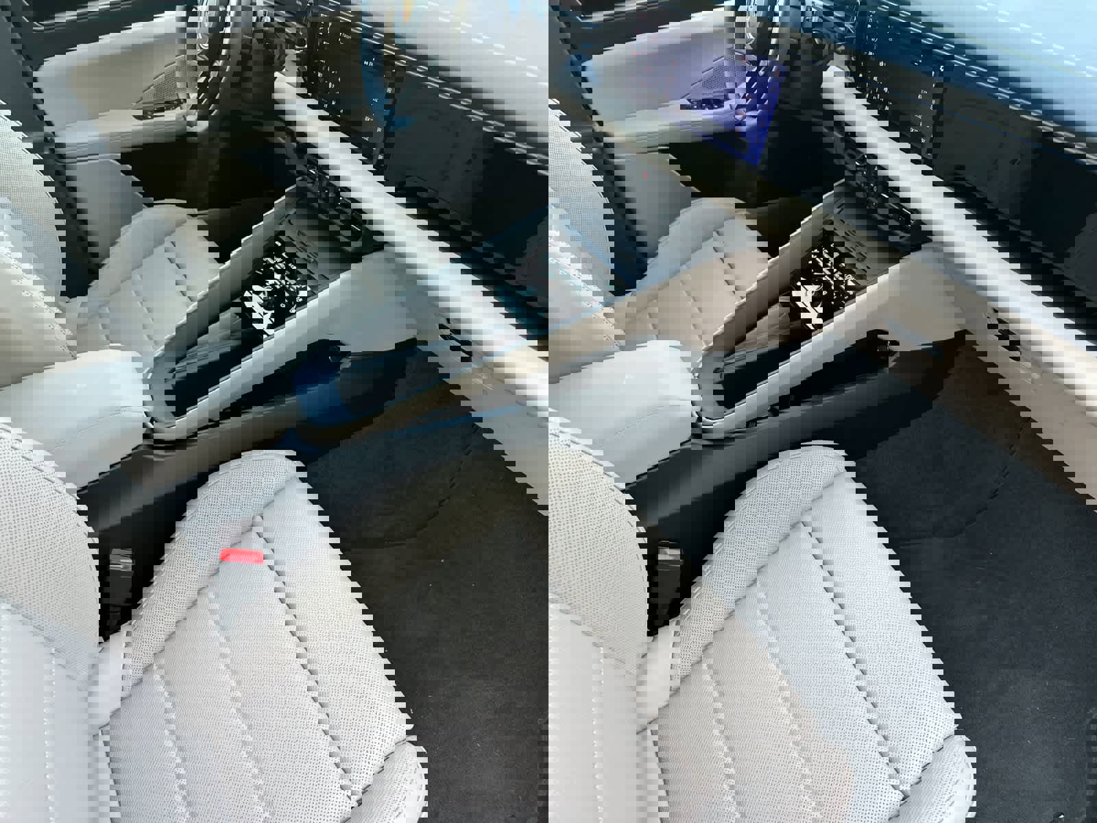 New 2025 Porsche Macan 4 Electric image 17