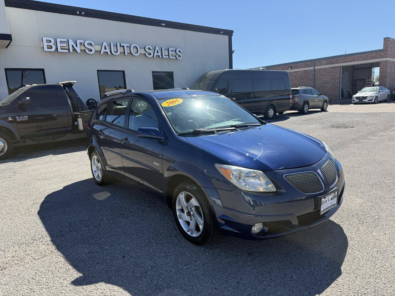 Used 2005 Pontiac Vibe w/ Power Group Value Package FWD image 4