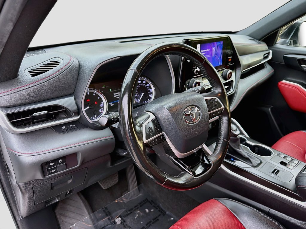 Used 2023 Toyota Highlander XSE FWD image 9