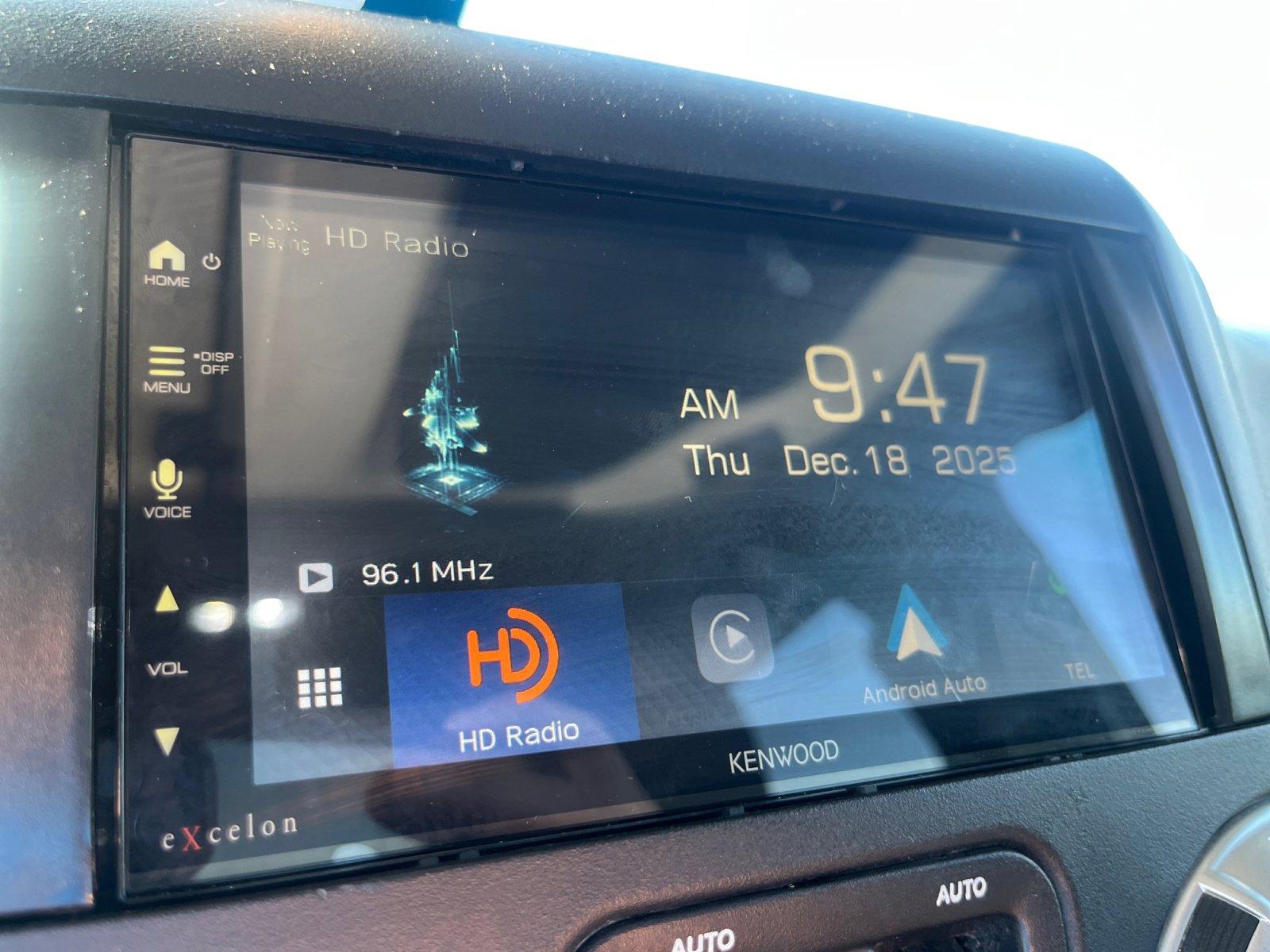 Used 2015 Jeep Wrangler Unlimited Rubicon w/ Connectivity Group image 28