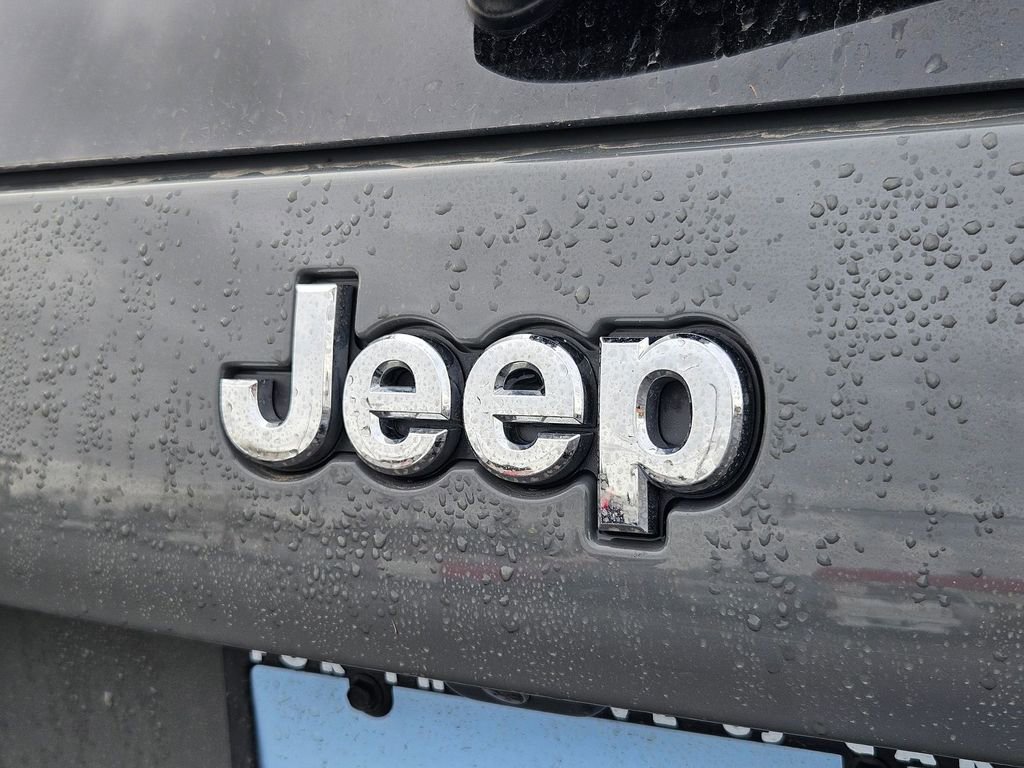 Used 2022 Jeep Cherokee Latitude Lux w/ Mopar Interior Package image 32