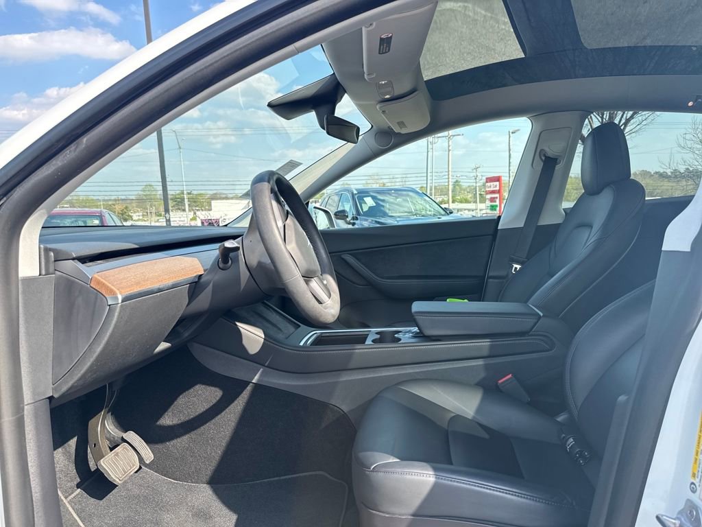 Used 2021 Tesla Model Y Long Range image 9
